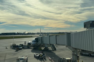 United Boeing 737 at New Orleans Airport