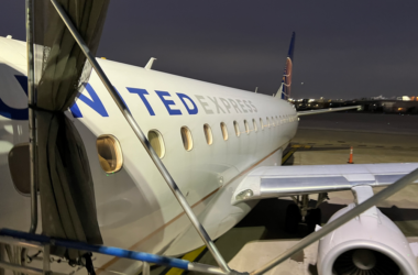 United Express Embraer 175