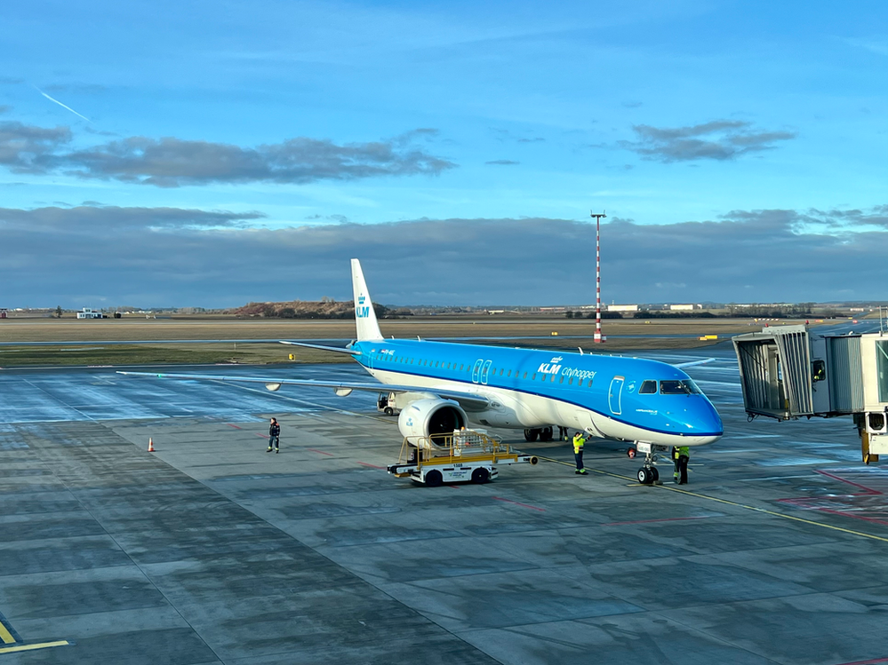 Review: KLM Cityhopper Embraer E195-E2 Economy (PRG-AMS) - ATX Jetsetter