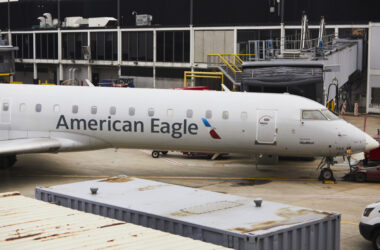 An American Eagle CRJ-700 has collided with a helicopter on approach to Reagan National Airport.