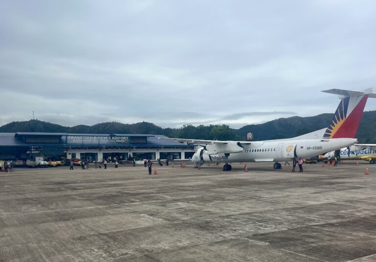 Philippine Express Airlines Dash 8-400 at Busuanga Airport