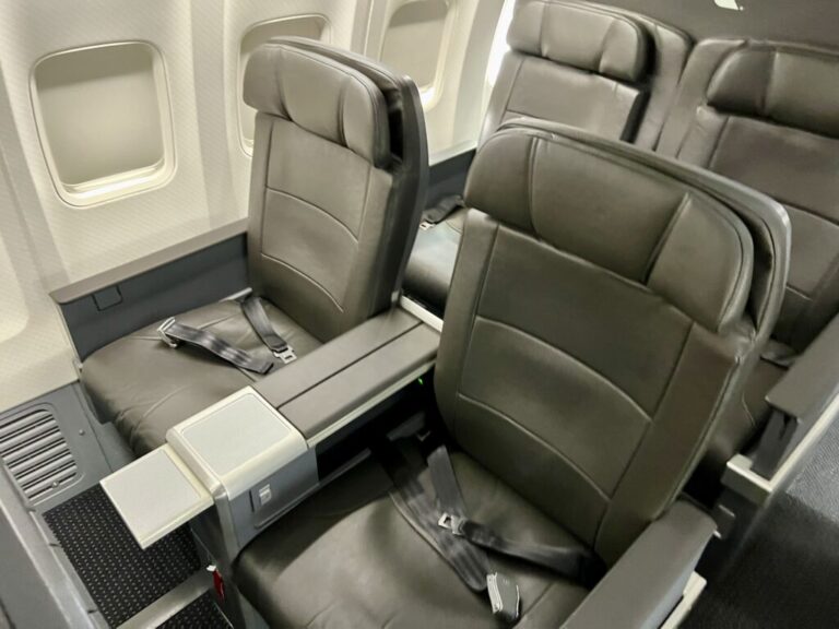 American Airlines Boeing 737-800 First Class