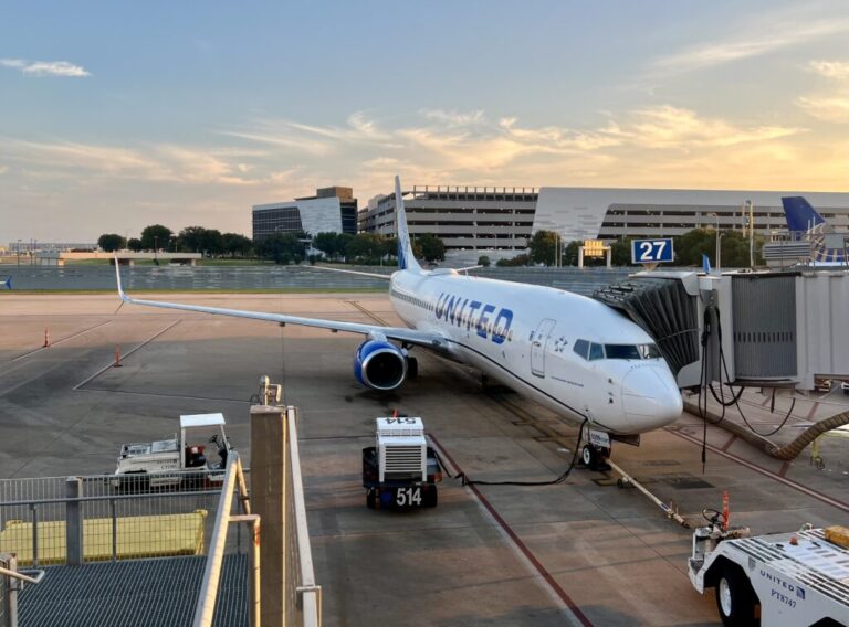 United Airlines Boeing 737-800 First Class