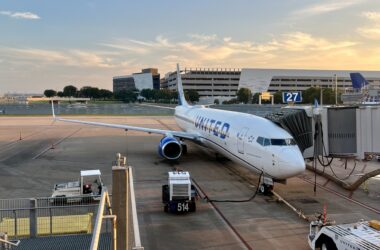 United Airlines Boeing 737-800 at Austin-Bergstrom International Airport