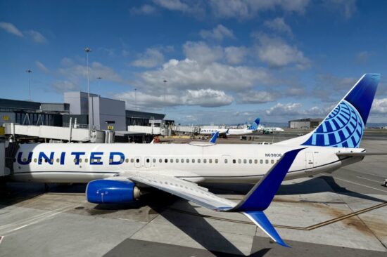 United Airlines Boeing 737 at SFO