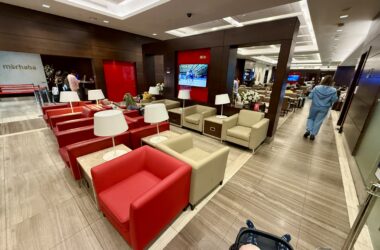 The Marhaba Lounge Dubai Terminal 1 is spacious and calm, making for a nice space to relax before boarding your flight.