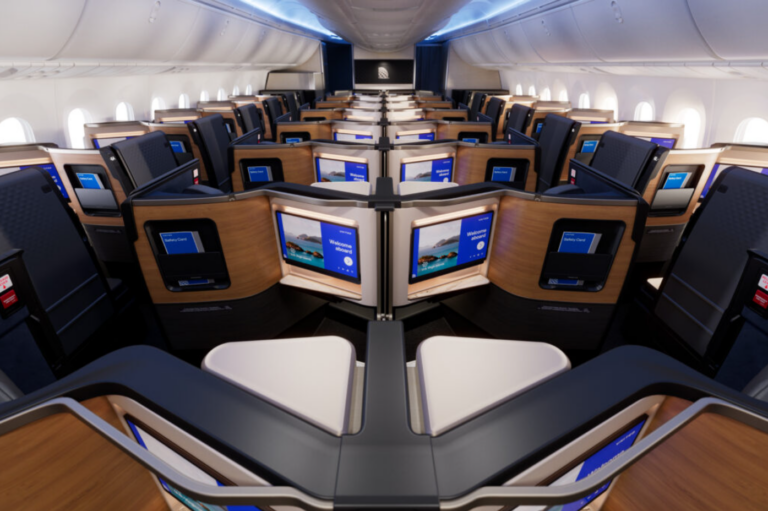 United Airlines has just unveiled its new aircraft interiors which includes new Polaris Business Class suites and the all new Polaris Studio.