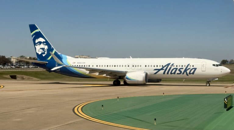 Alaska Airlines Boeing 737-9 MAX