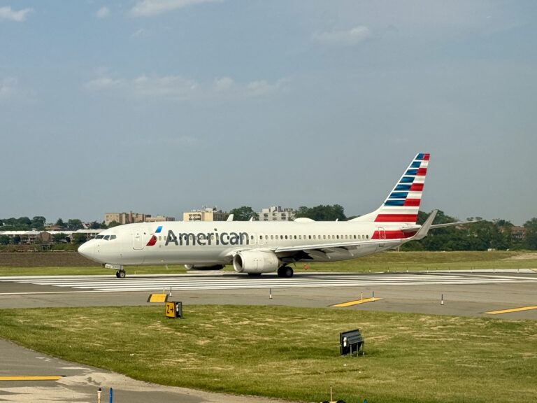 American Airlines Boeing 737-800 at LaGuardia Airport