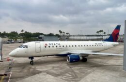 Delta Connection E175