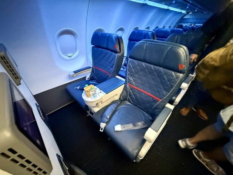 Delta Airbus A321-200 First Class Cabin