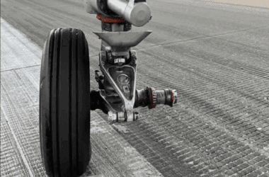 United A321neo loses nose wheel in Orlando