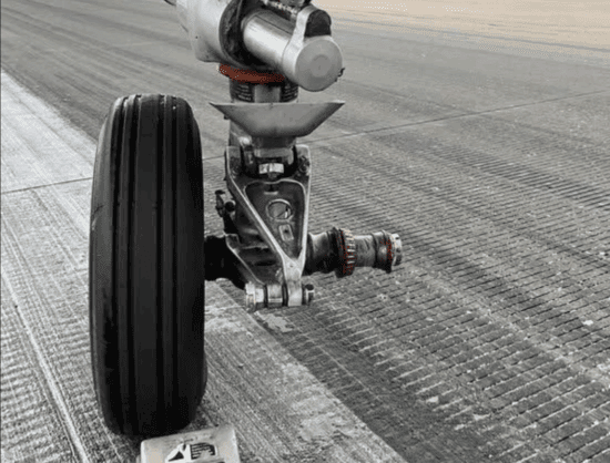 United A321neo loses nose wheel in Orlando